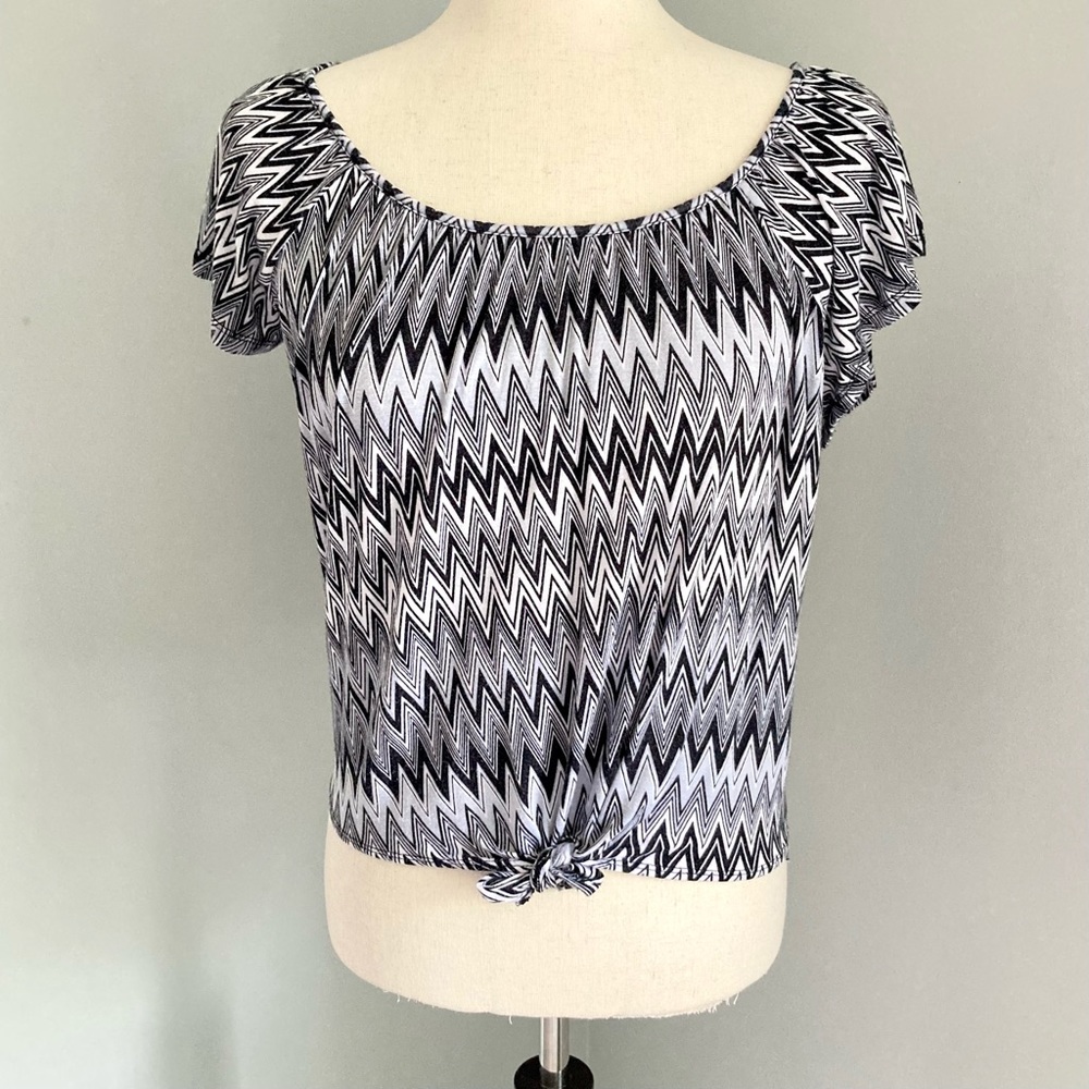 A.n.a Black and White Chevron Tie Front T-Shirt M